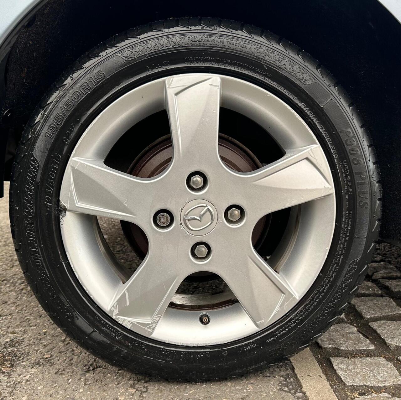 Mazda Mazda2 — photo 9