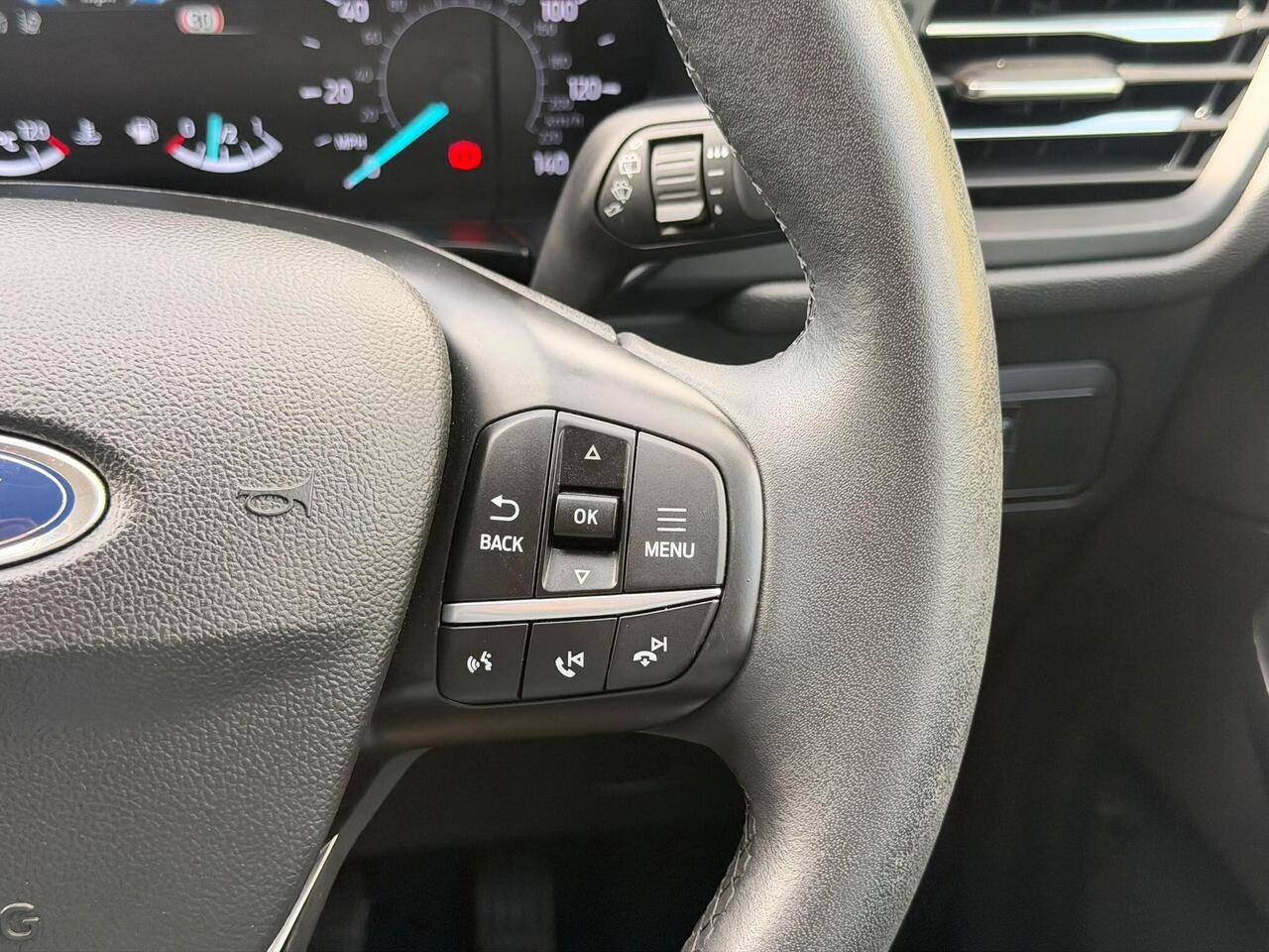 Ford Kuga — photo 31