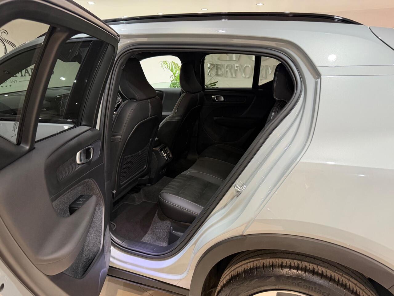 Volvo XC40 — photo 20