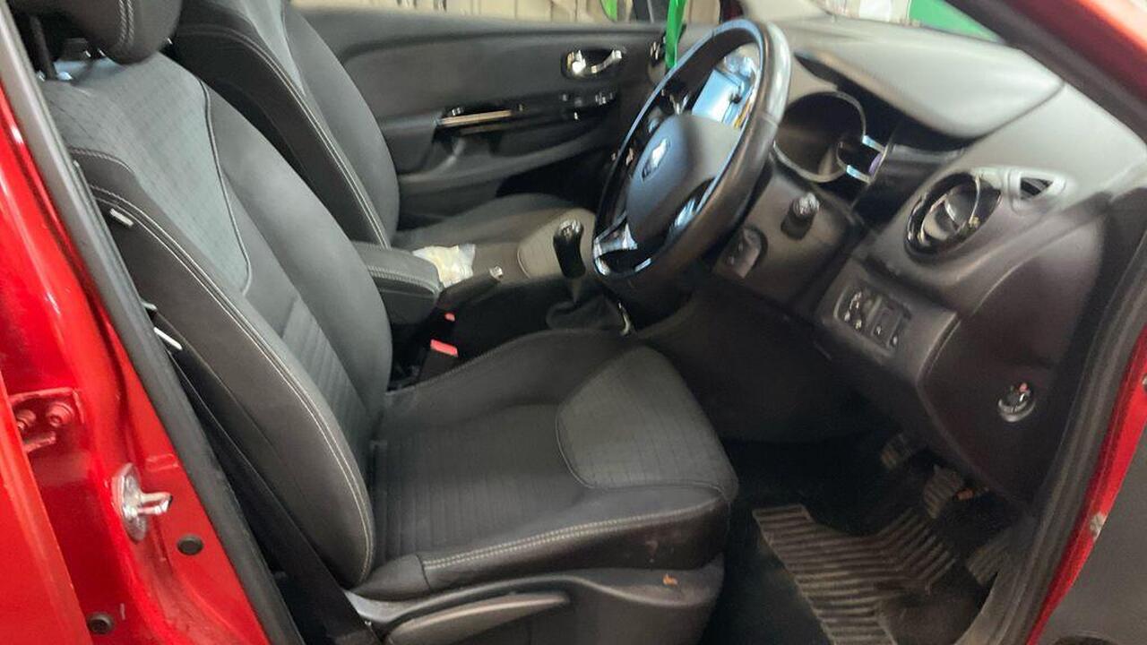 Renault Clio — photo 12