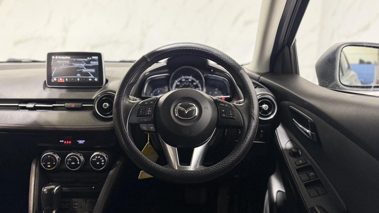 Mazda Mazda2 — photo 13