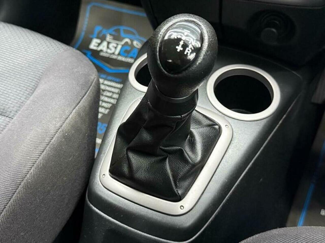 Mazda Mazda2 — photo 44