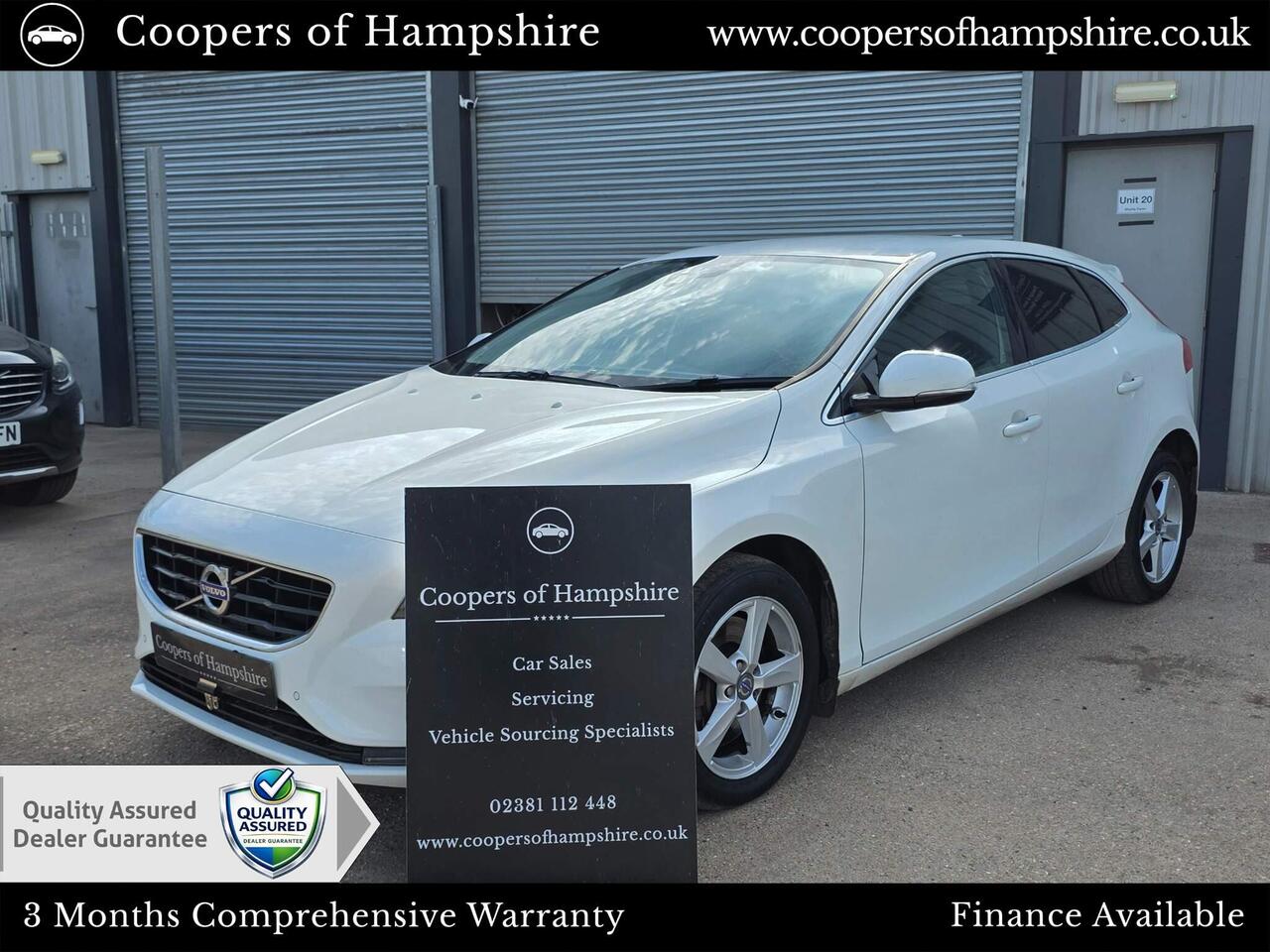 Volvo V40 — photo 1