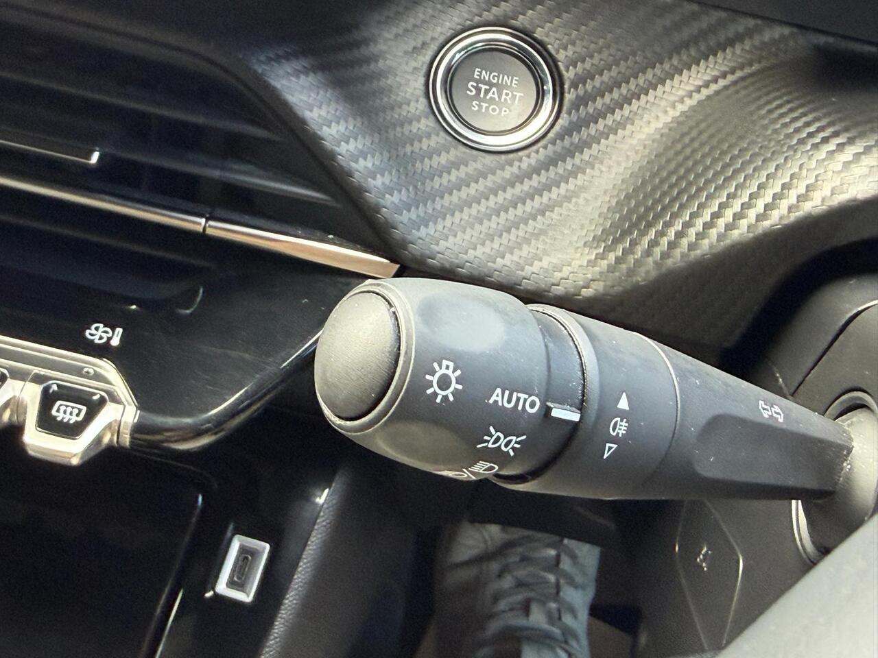 Peugeot 208 — photo 22