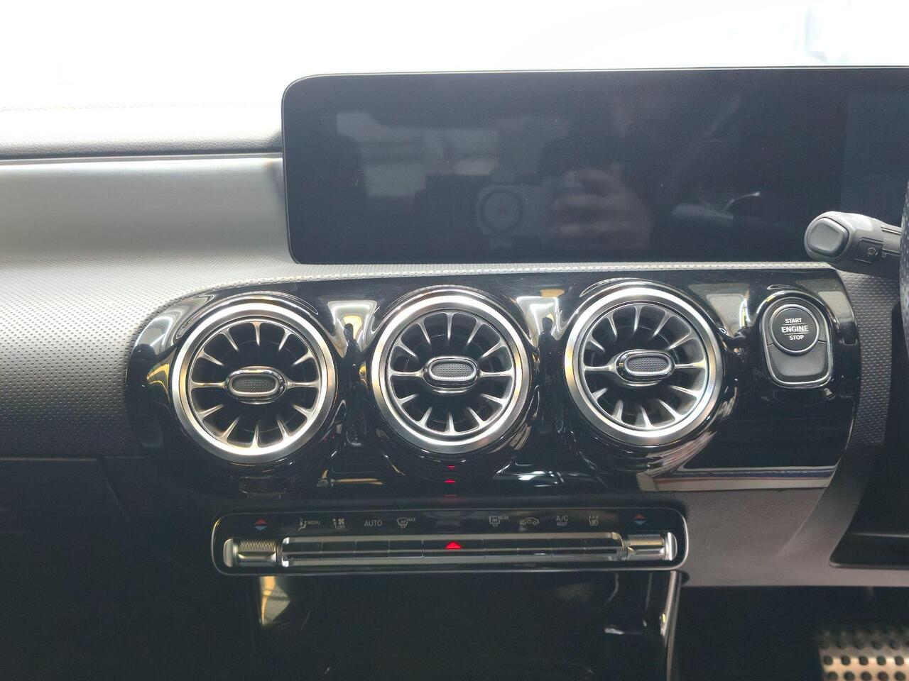 Mercedes-Benz CLA — photo 36