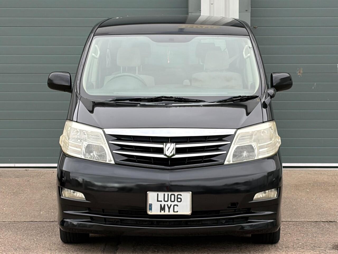 Toyota Alphard — photo 5