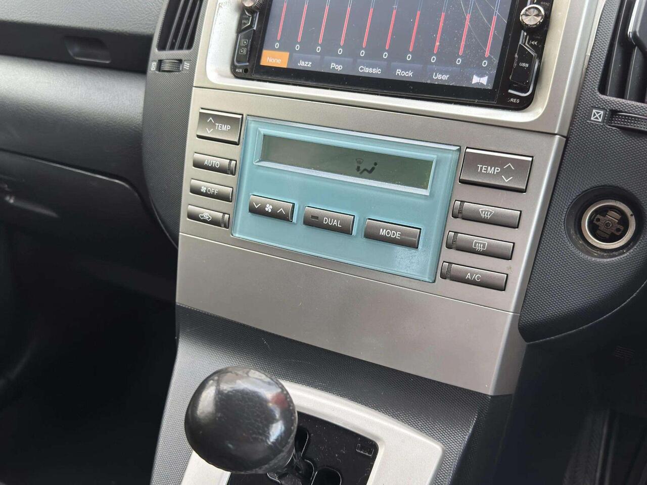 Toyota Corolla Verso — photo 49