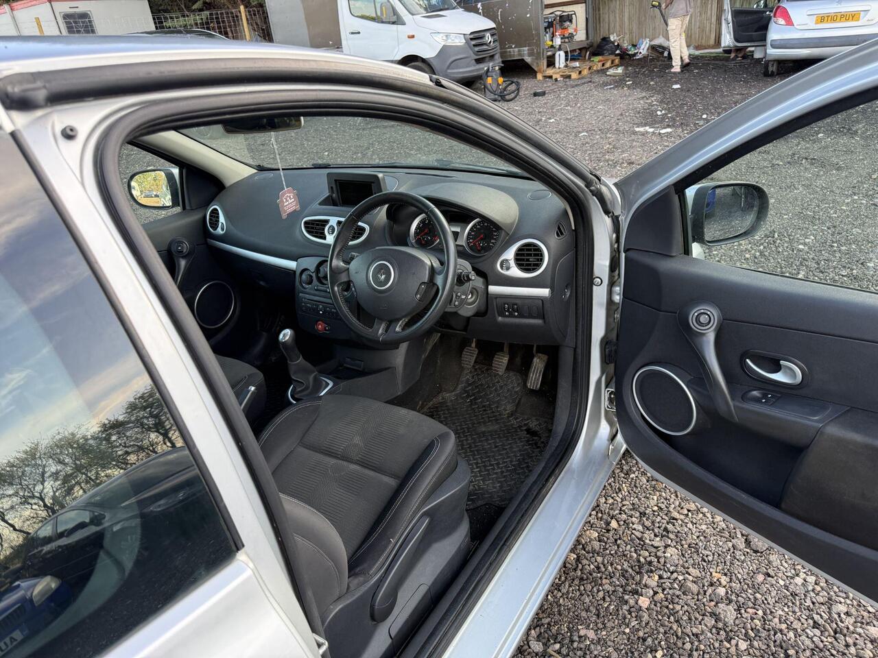 Renault Clio — photo 15