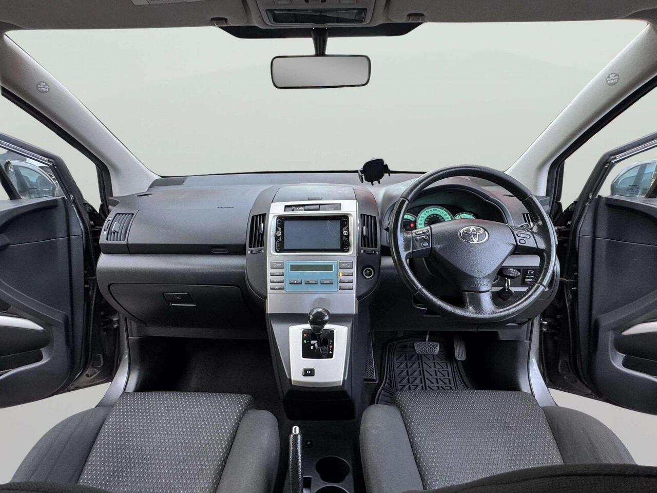 Toyota Corolla Verso — photo 29