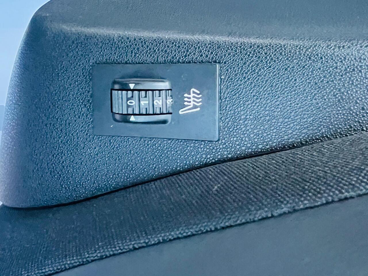 Peugeot 208 — photo 36