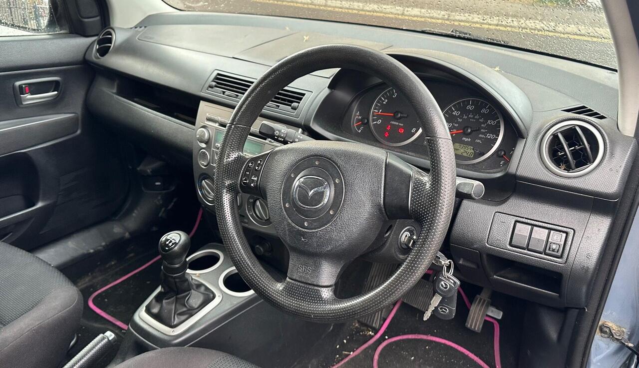 Mazda Mazda2 — photo 25