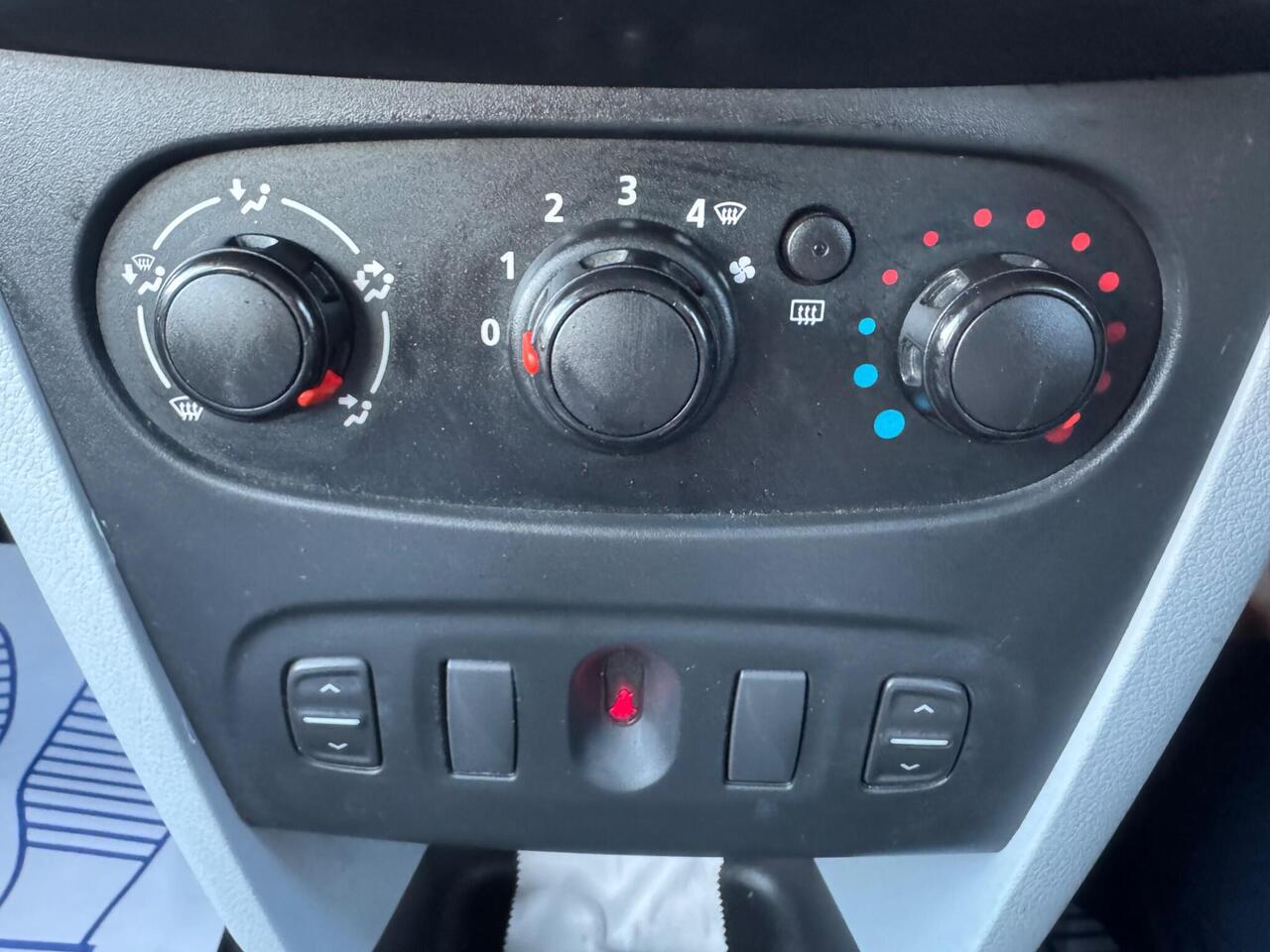 Dacia Sandero — photo 16