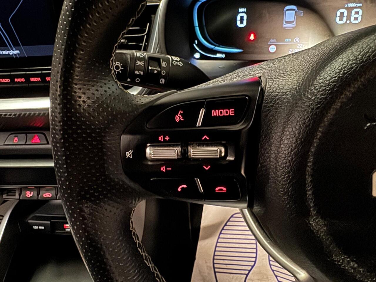 Kia Stonic — photo 30