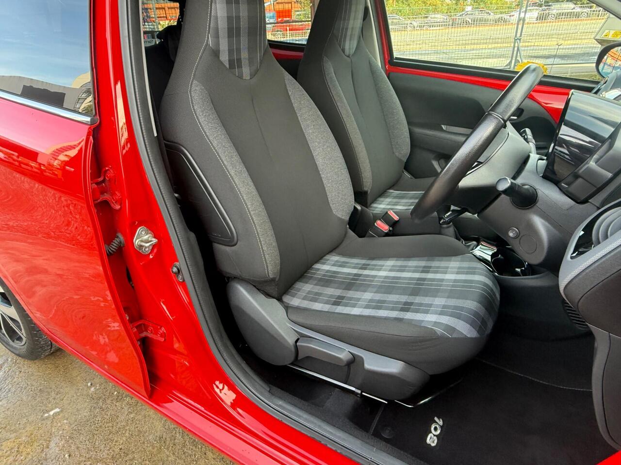 Peugeot 108 — photo 17