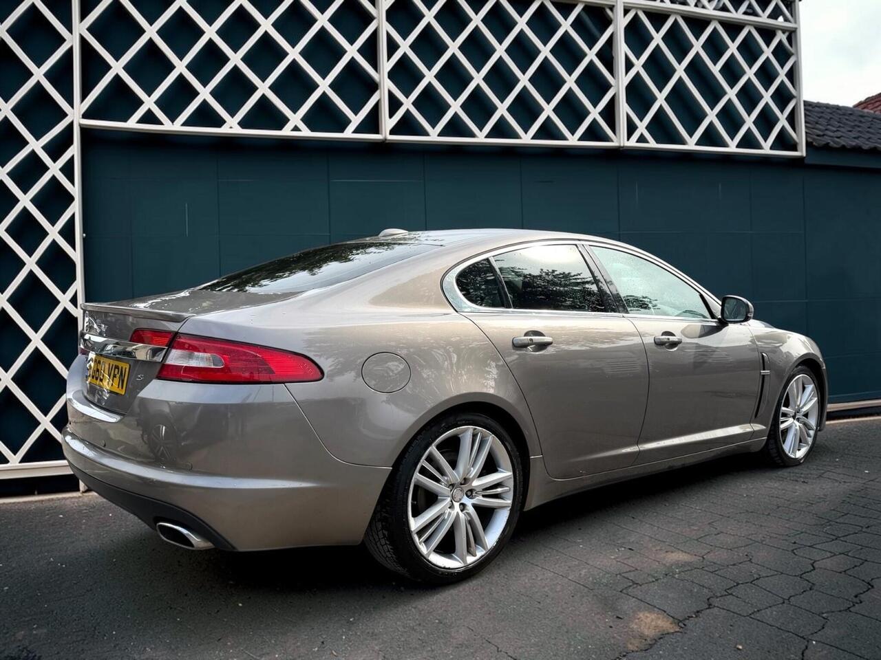 Jaguar XF — photo 5