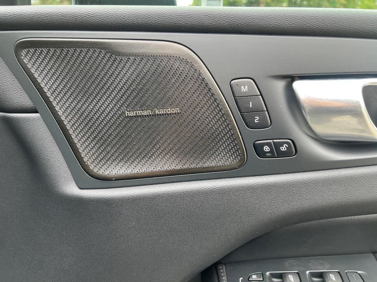 Volvo XC60 — photo 29
