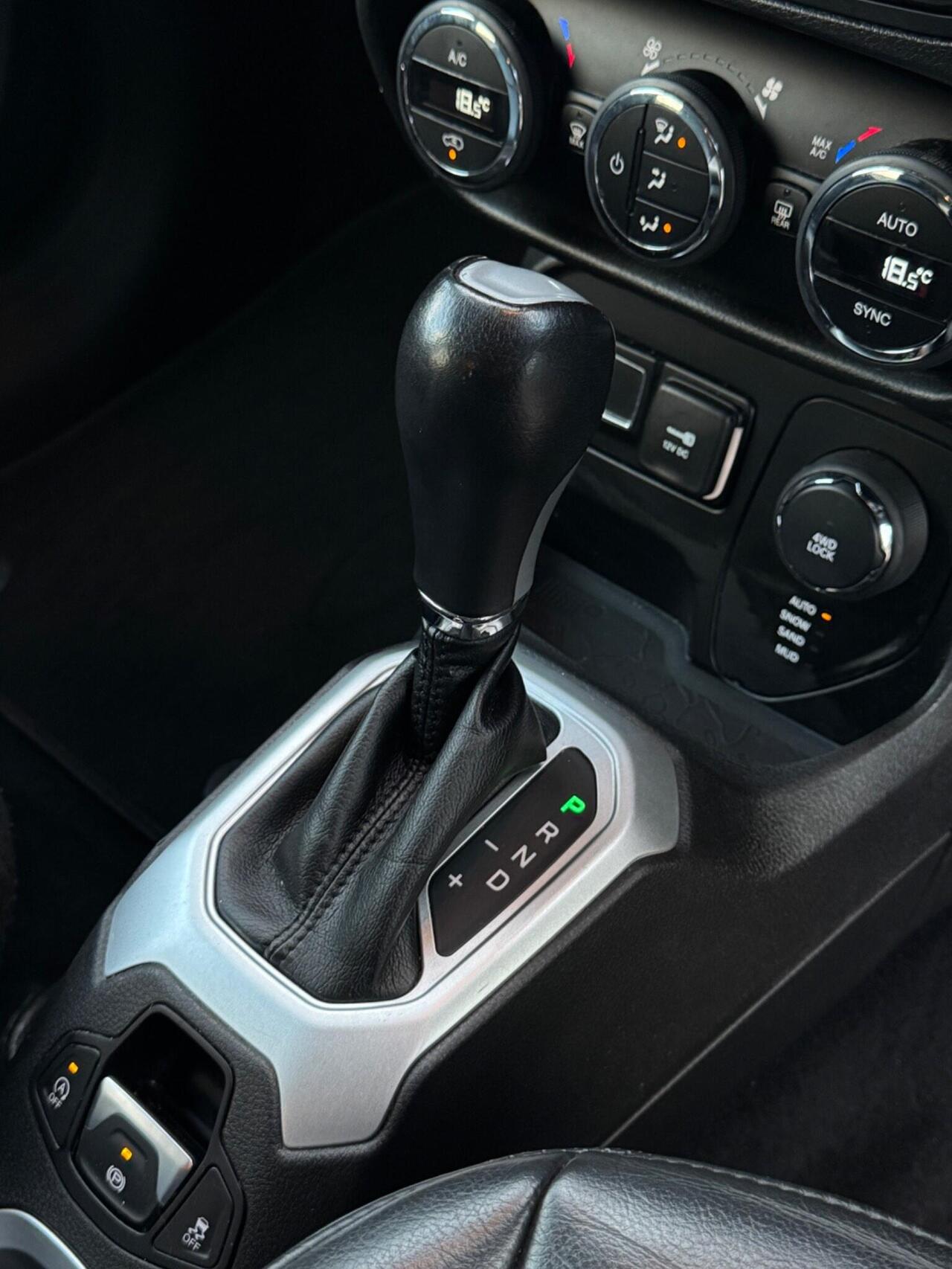 Jeep Renegade — photo 10