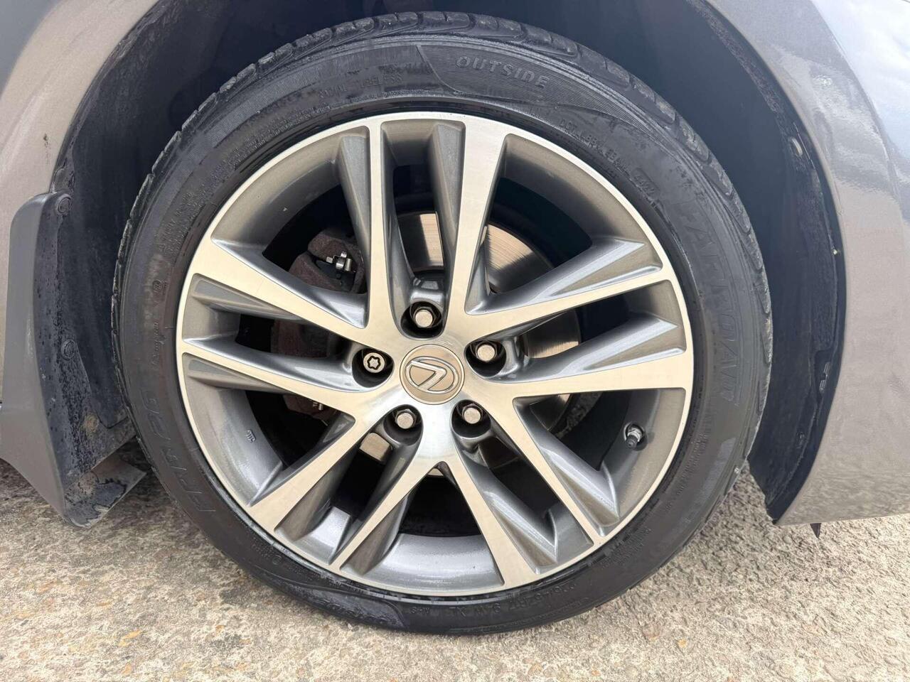 Lexus IS — photo 40