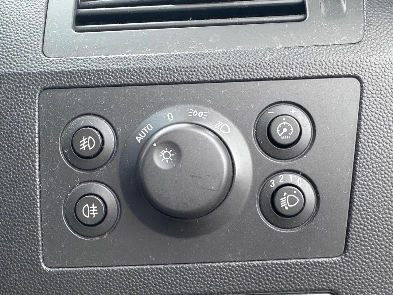 Vauxhall Zafira — photo 20