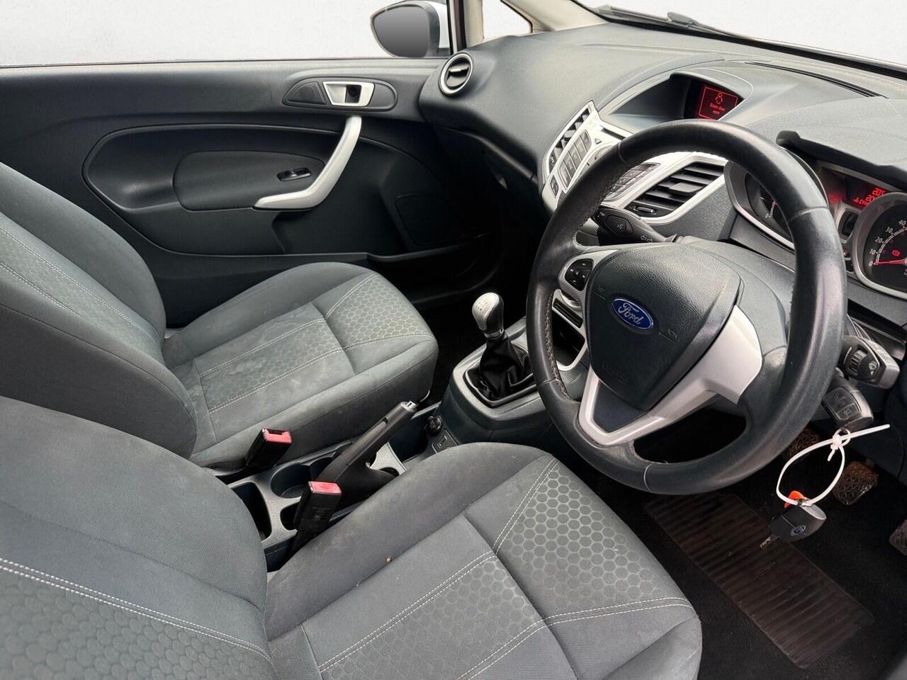 Ford Fiesta — photo 15