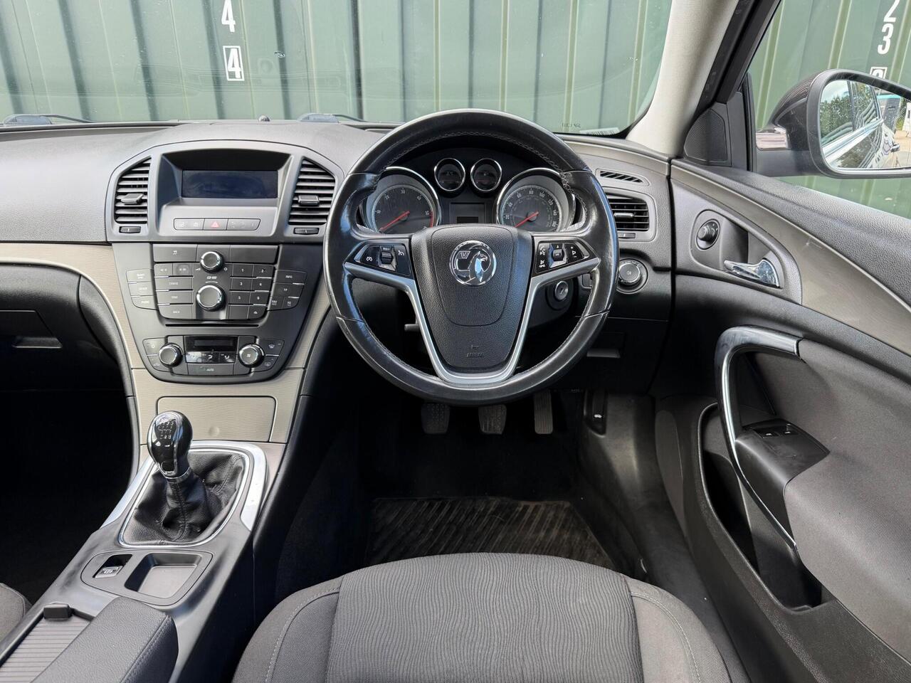 Vauxhall Insignia — photo 8