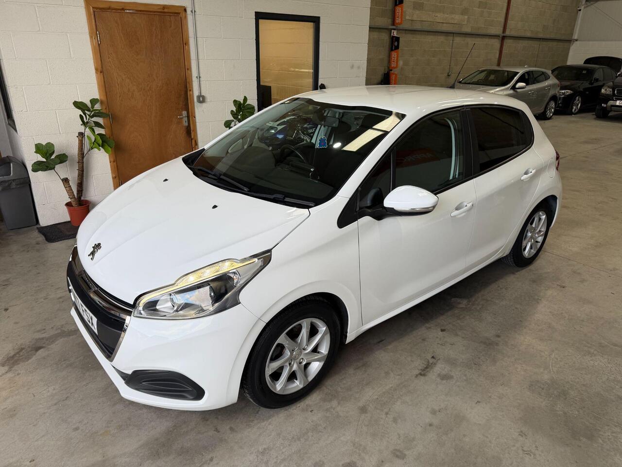 Peugeot 208 — photo 61