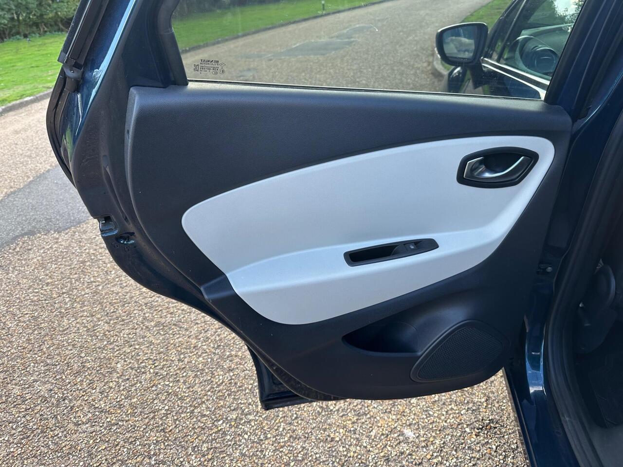 Renault Captur — photo 28