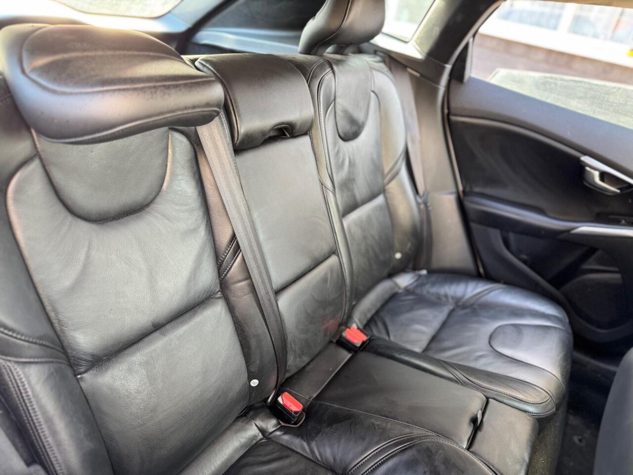 Volvo V40 — photo 13