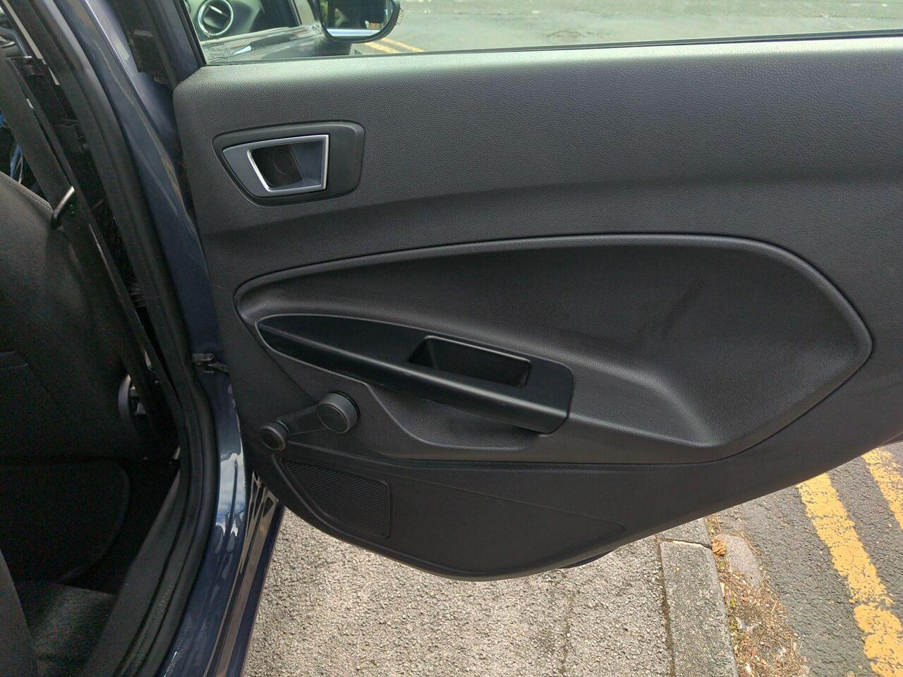 Ford Fiesta — photo 34