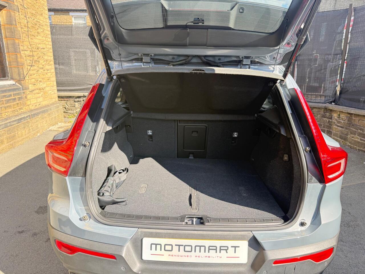 Volvo XC40 — photo 39