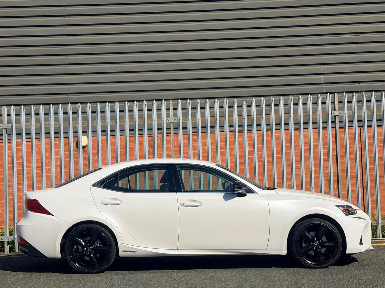 2017 Lexus IS 2.5 300h Sport E-CVT Euro 6 (s/s) 4dr, photo 2