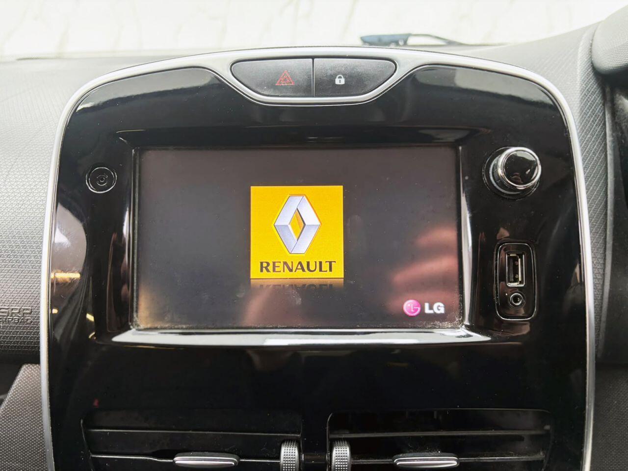 Renault Clio — photo 17