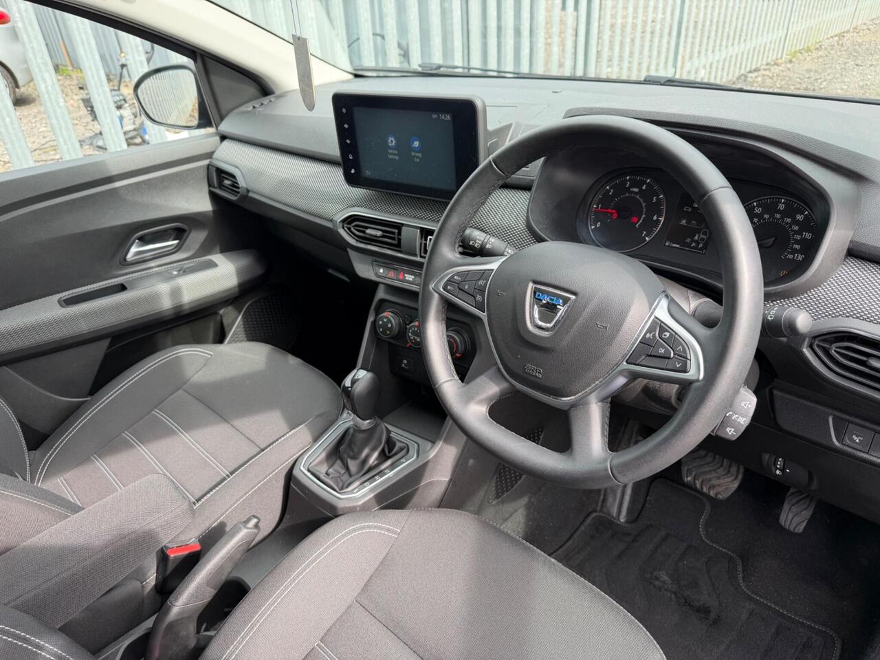 Dacia Sandero — photo 23
