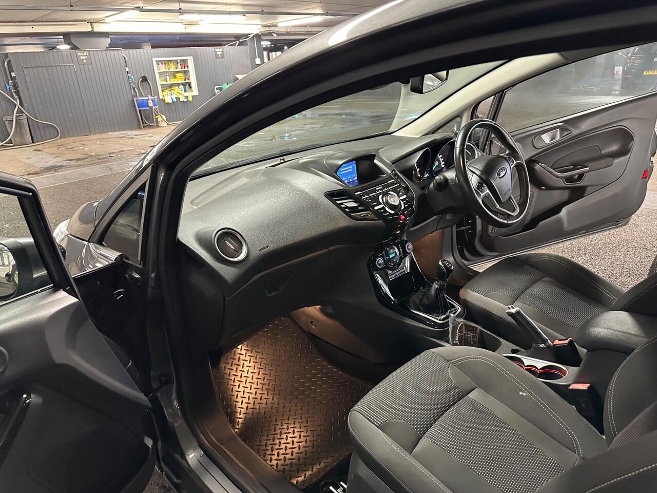 Ford Fiesta — photo 20