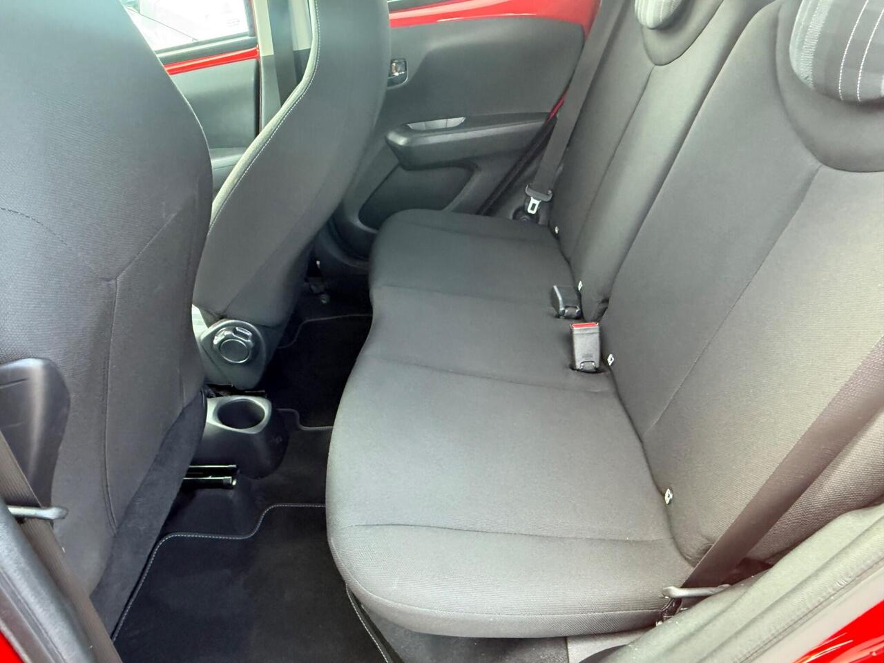 Peugeot 108 — photo 20