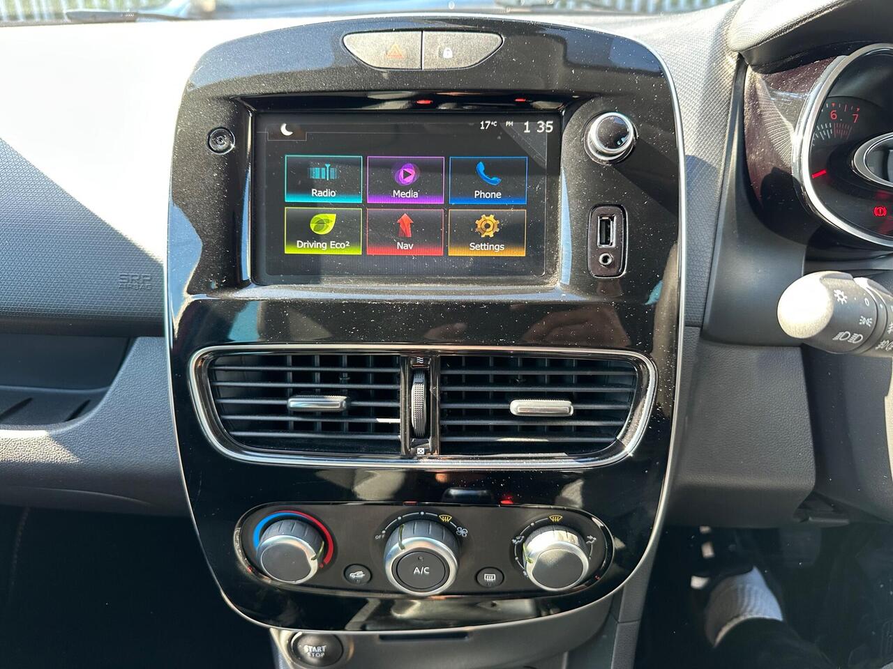 Renault Clio — photo 13