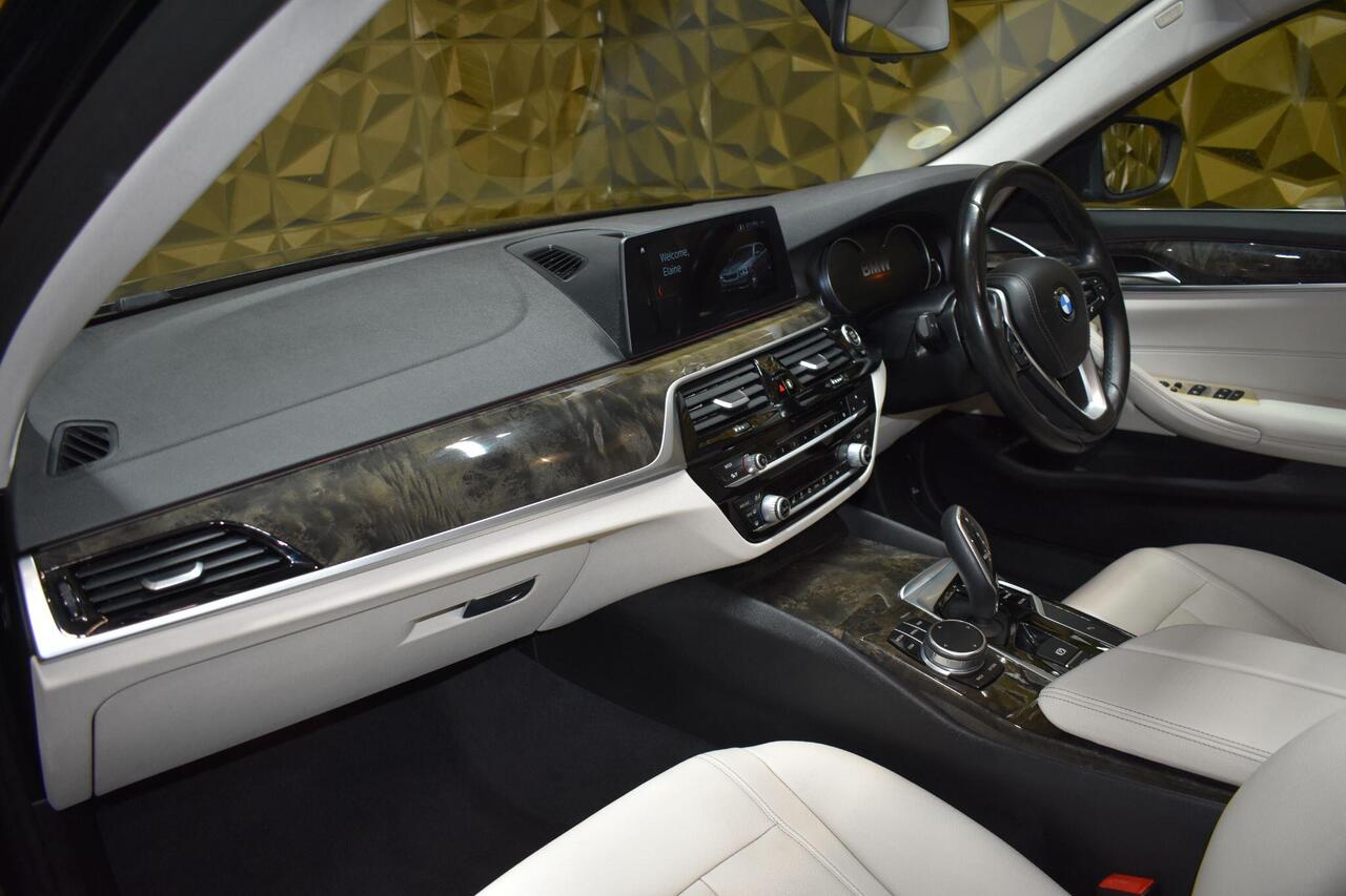 BMW 5 Series — photo 11