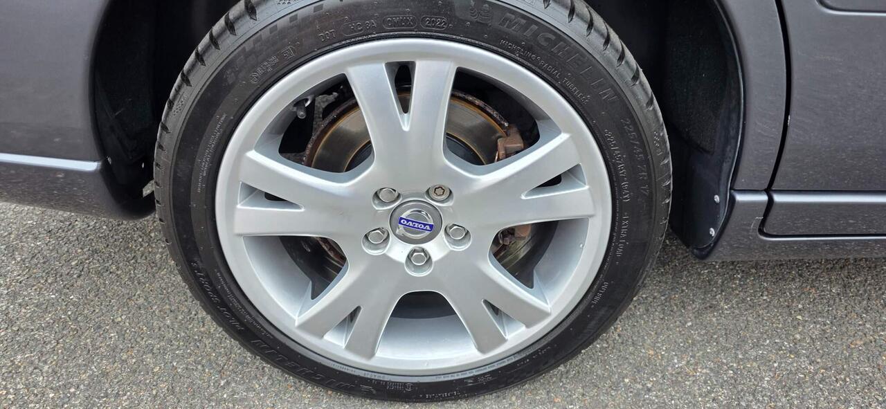 Volvo V70 — photo 38