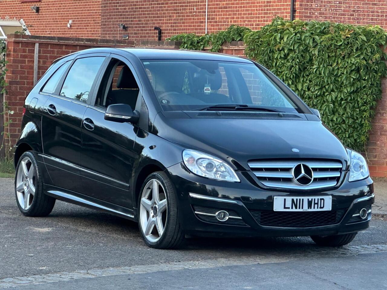 Mercedes-Benz B Class — photo 16