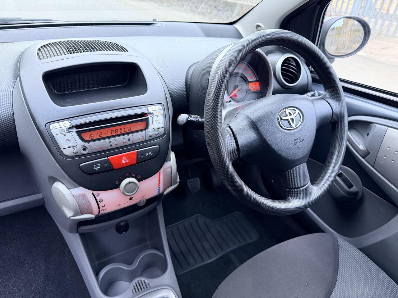 Toyota AYGO — photo 27
