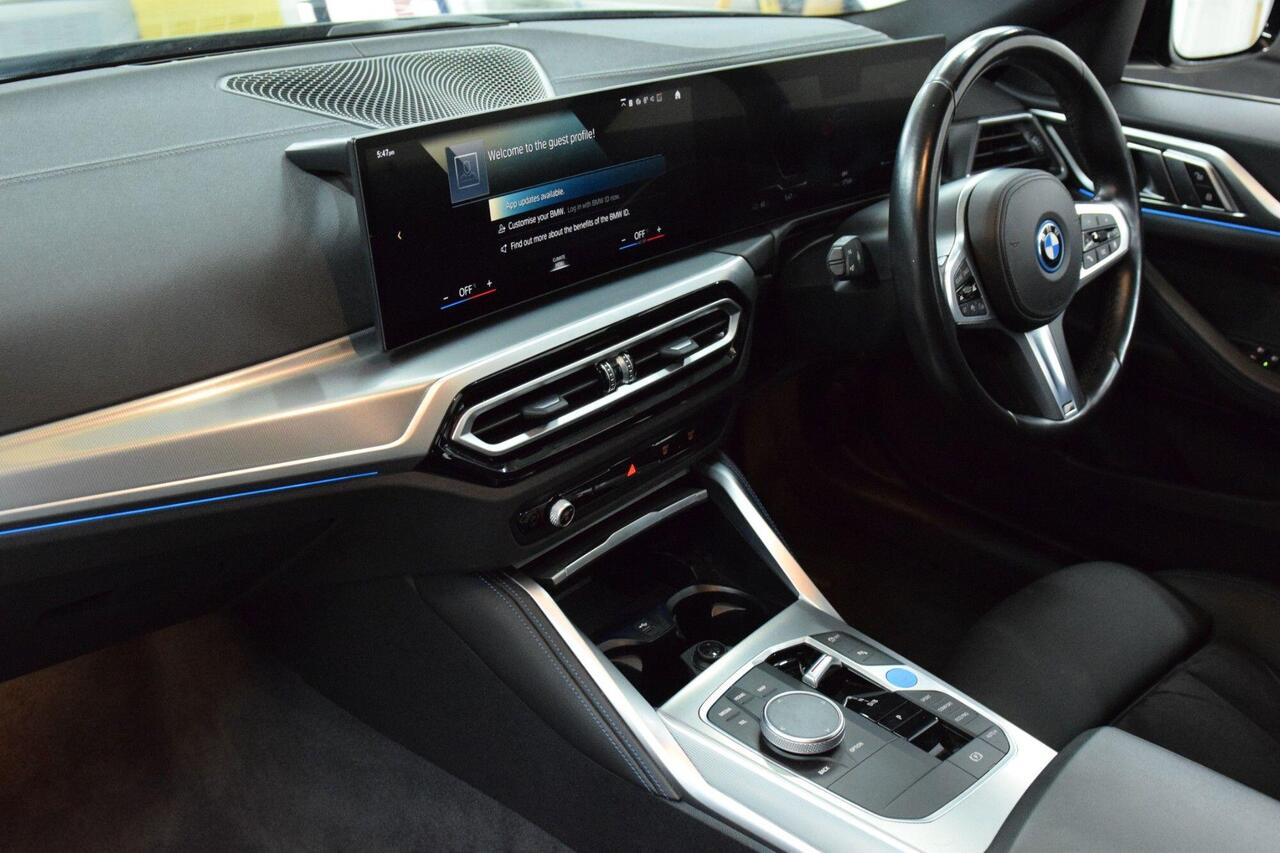 BMW i4 — photo 28