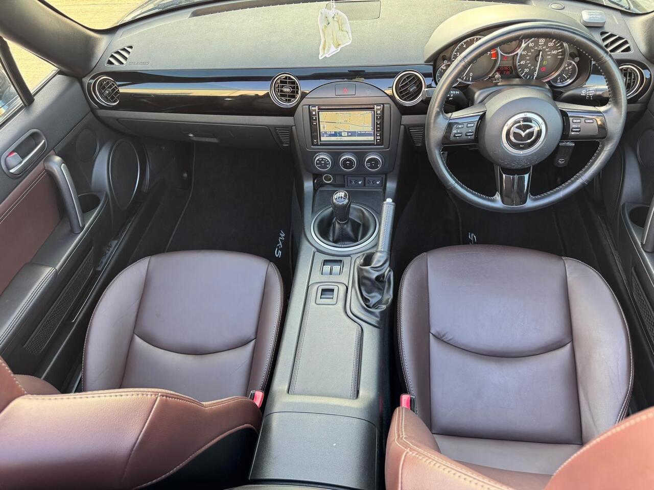 Mazda MX-5 — photo 12