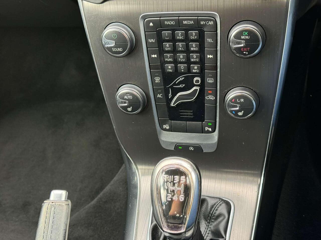 Volvo V40 — photo 22