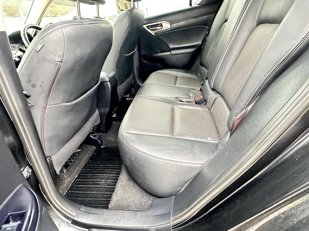 Lexus CT — photo 23
