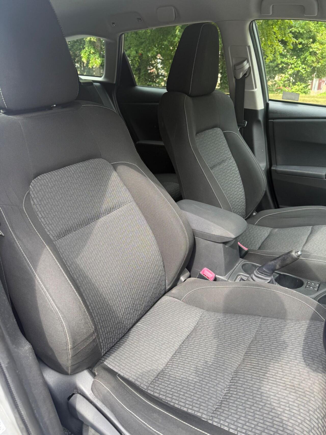 Toyota Auris — photo 9