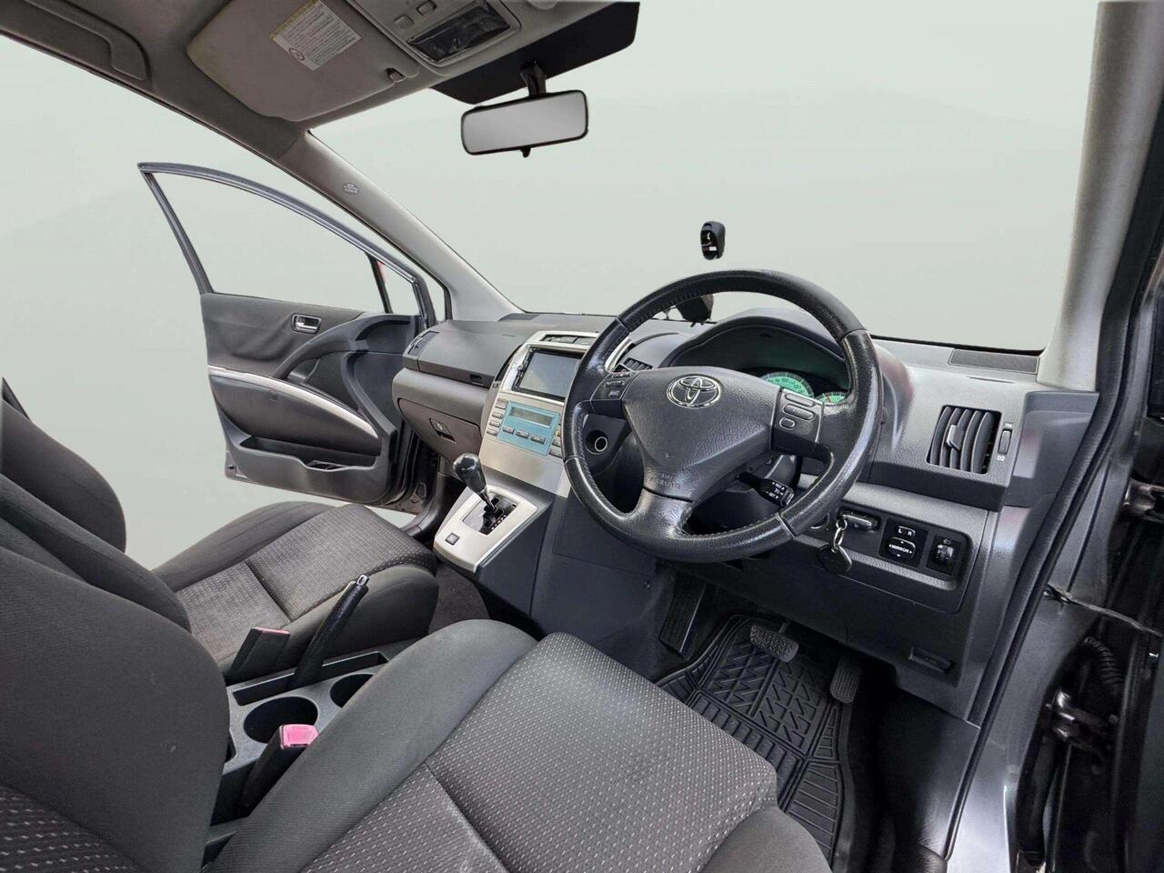 Toyota Corolla Verso — photo 64