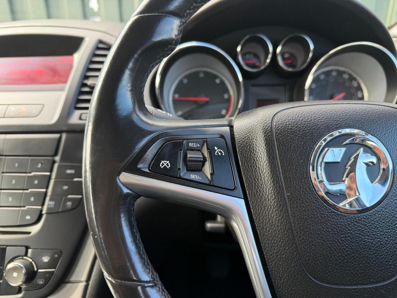 Vauxhall Insignia — photo 20