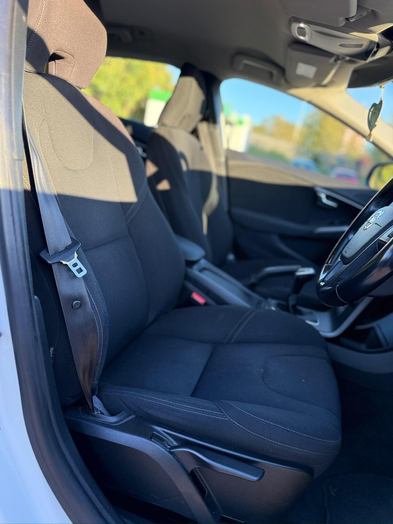 Volvo V40 — photo 18