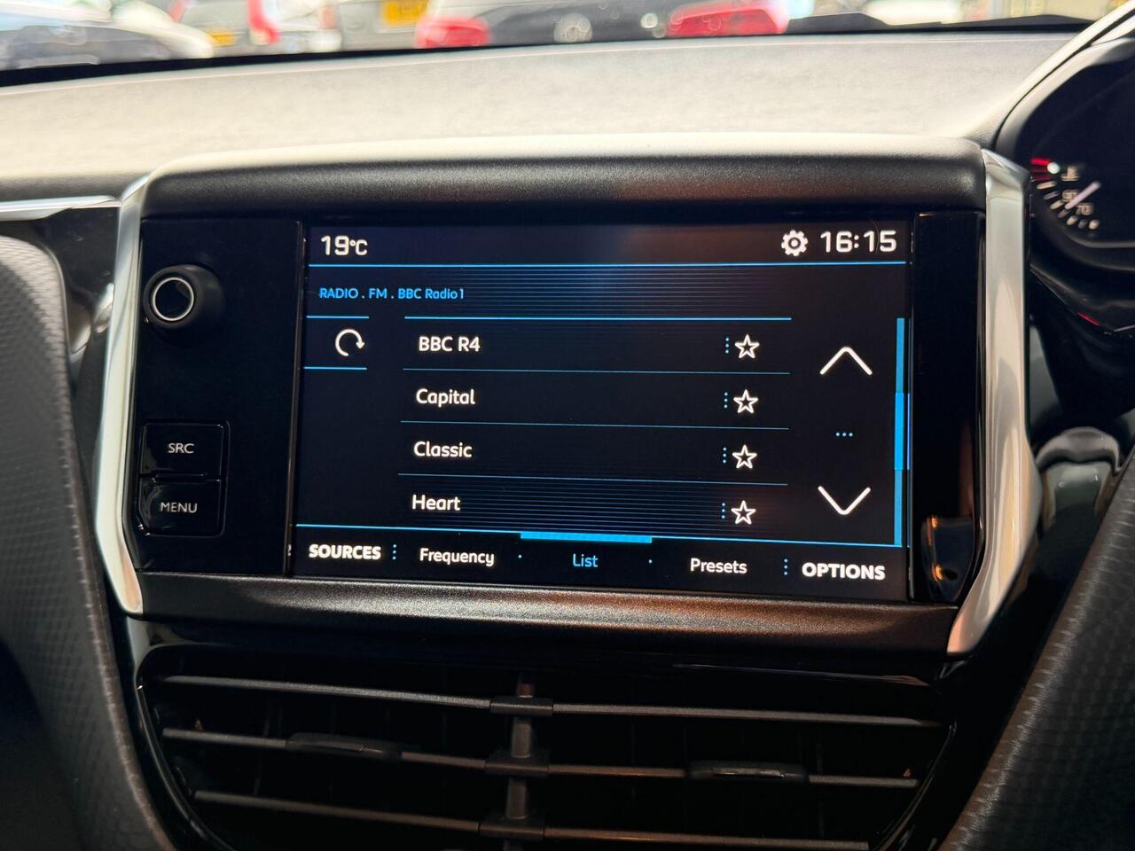 Peugeot 208 — photo 50
