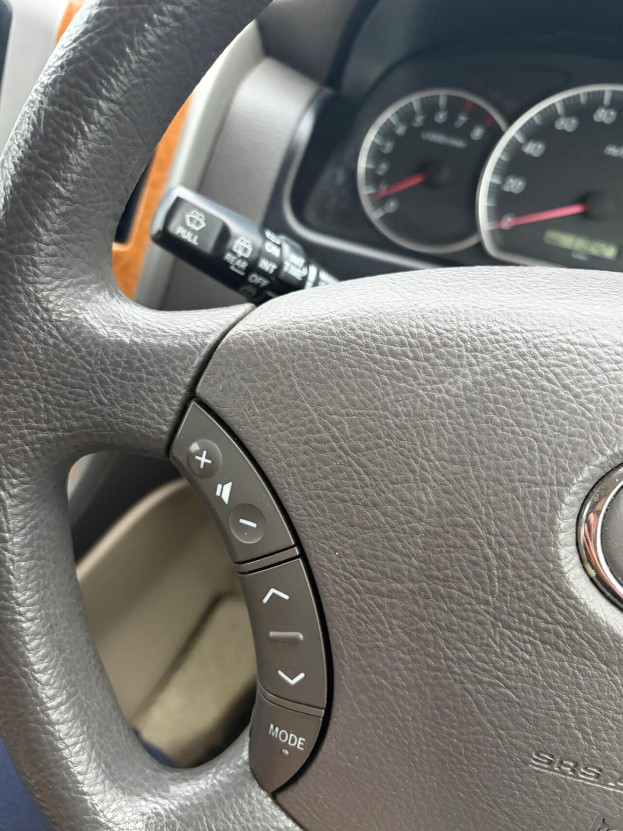 Toyota Alphard — photo 27
